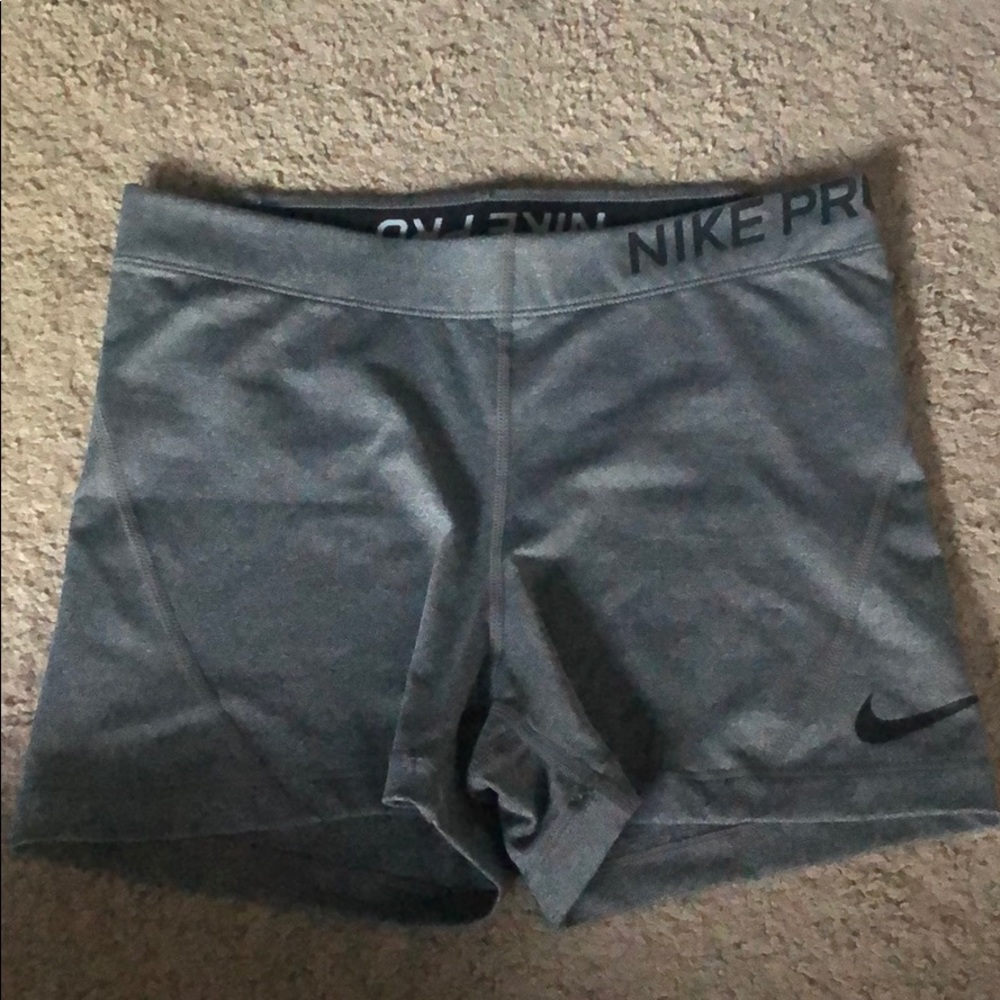 NWOT-Nike pros